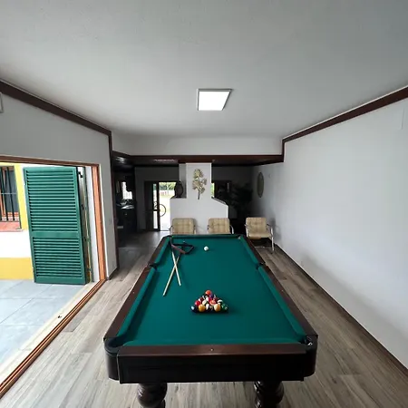 בית נופש With Pool In The Heart Of Oura -