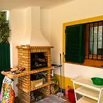 Casa de Férias With Pool In The Heart Of Oura -