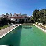 With Pool In The Heart Of Oura - Αλμπουφέιρα