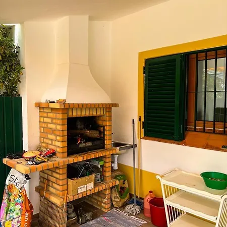 度假居 With Pool In The Heart Of Oura -