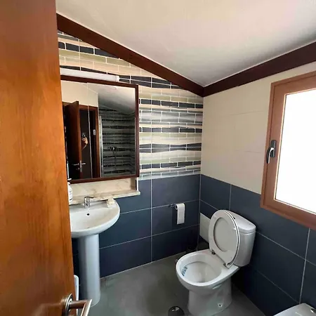 度假居 With Pool In The Heart Of Oura -